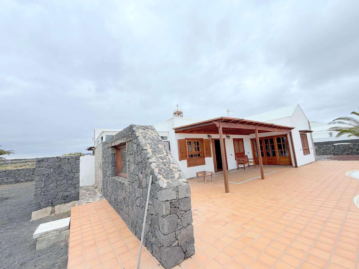 3 chambre Villa/Maison à vendre à Yaiza avec piscine garage - 498 000 € (Ref: 9811021)