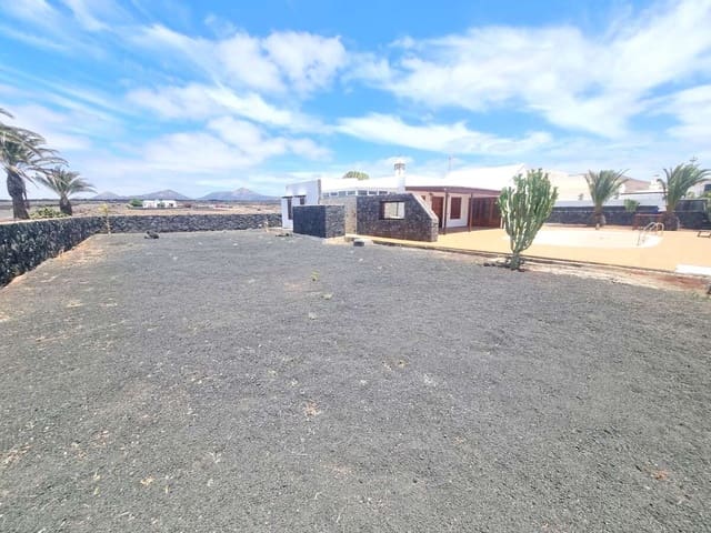 3 Zimmer Villa zu verkaufen in Yaiza mit Pool Garage - 490.000 € (Ref: 9811021)
