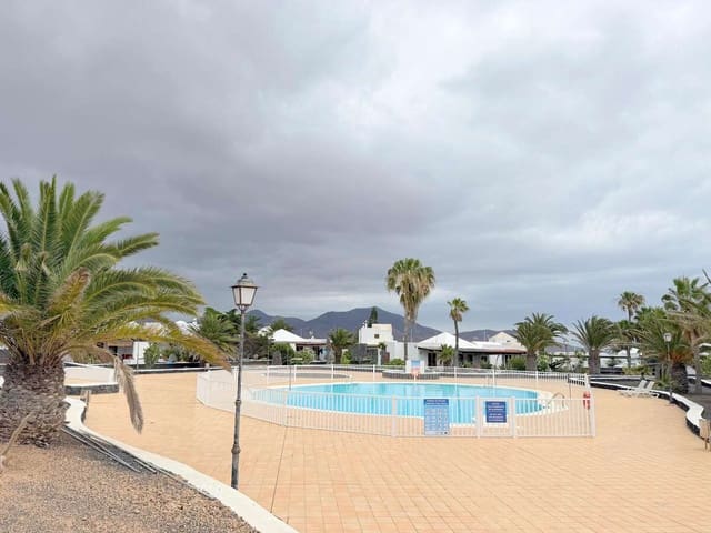 2 bedroom Finca/Country House for sale in Playa Blanca, Yaiza with pool garage - € 340,000 (Ref: 9815391)