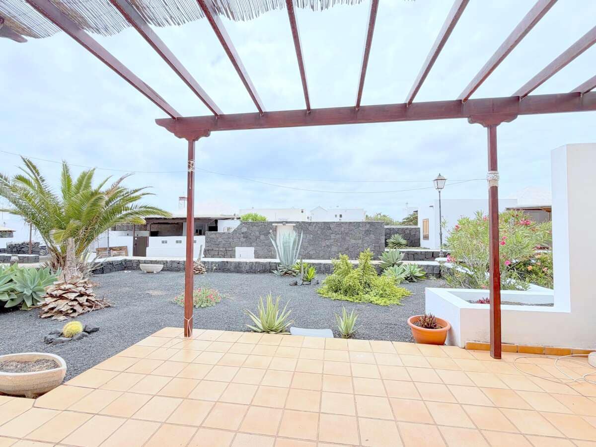 2 bedroom Finca/Country House for sale in Playa Blanca with pool garage - € 340,000 (Ref: 9815391)