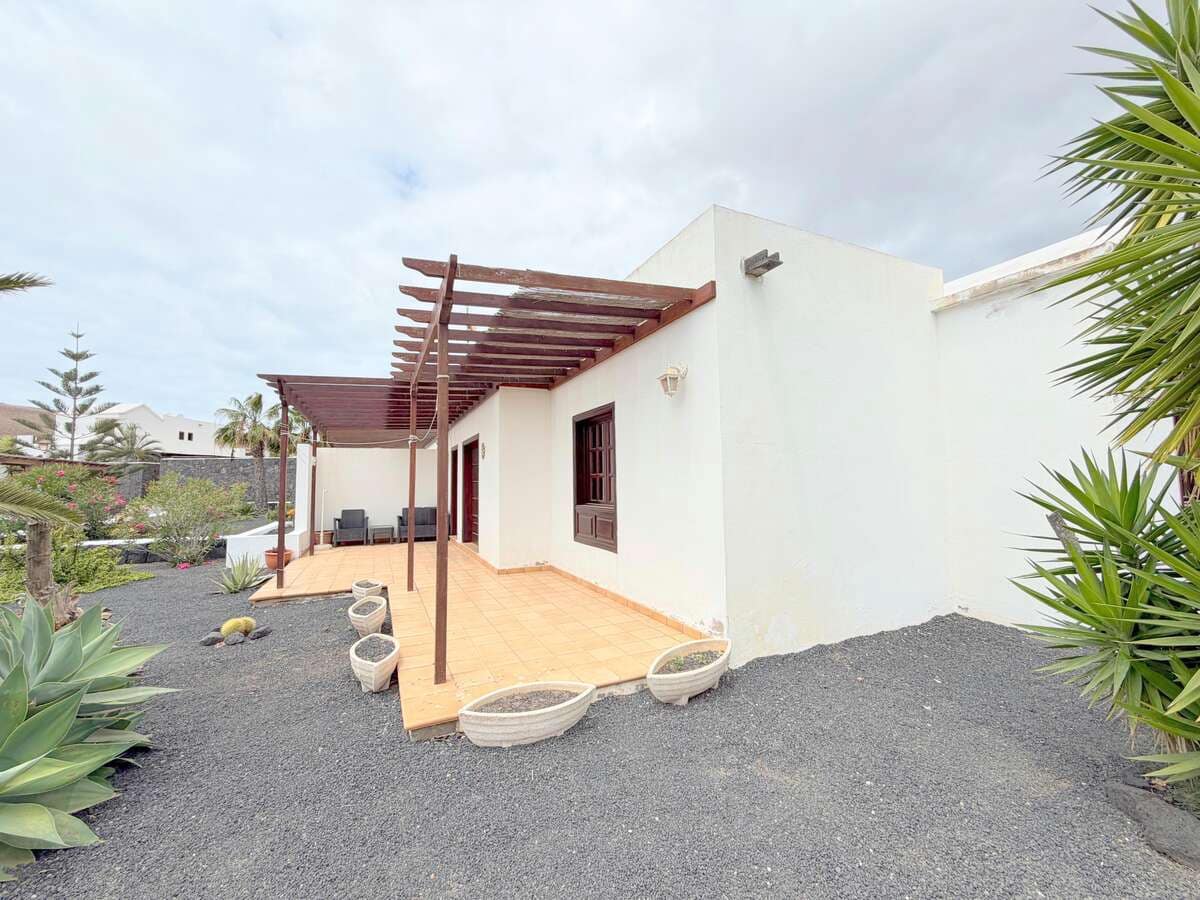 2 bedroom Finca/Country House for sale in Playa Blanca with pool garage - € 340,000 (Ref: 9815391)