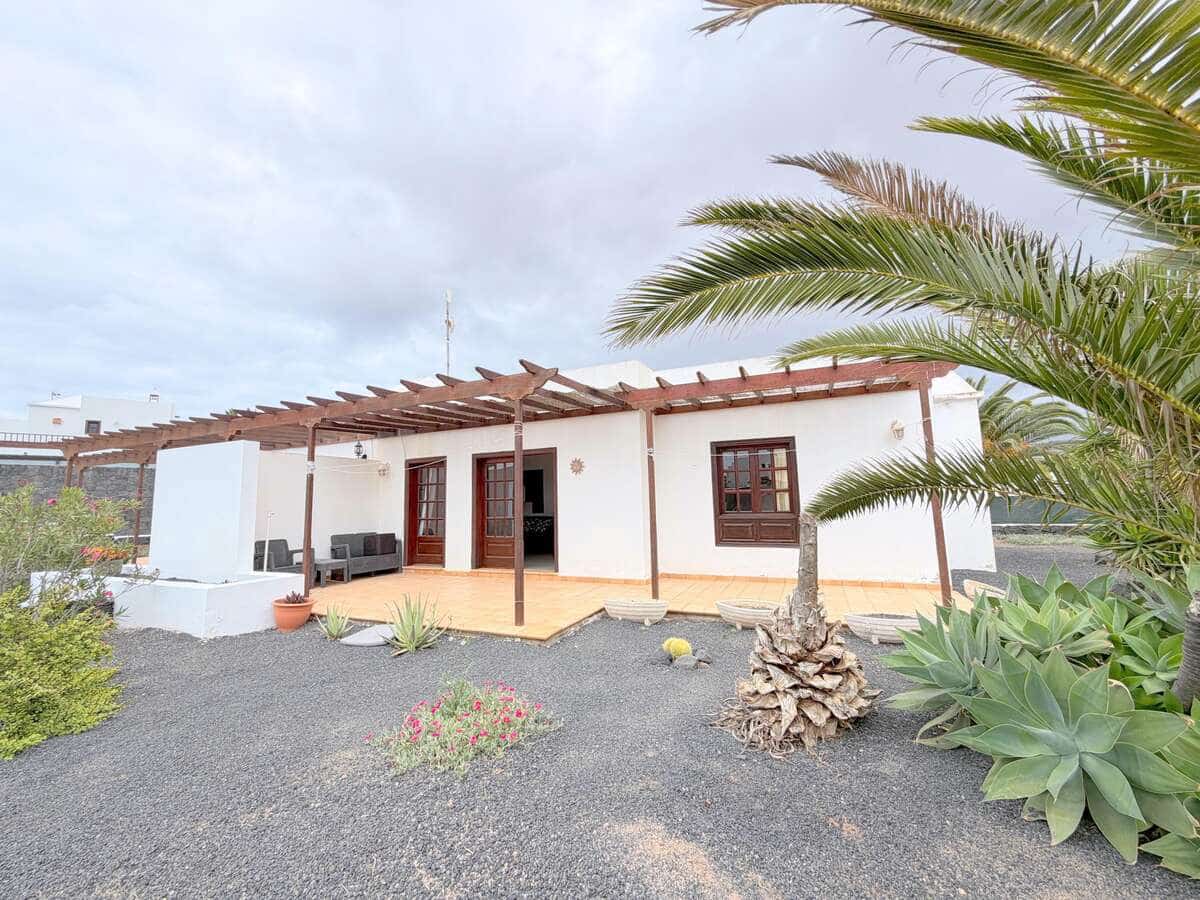 2 bedroom Finca/Country House for sale in Playa Blanca with pool garage - € 340,000 (Ref: 9815391)