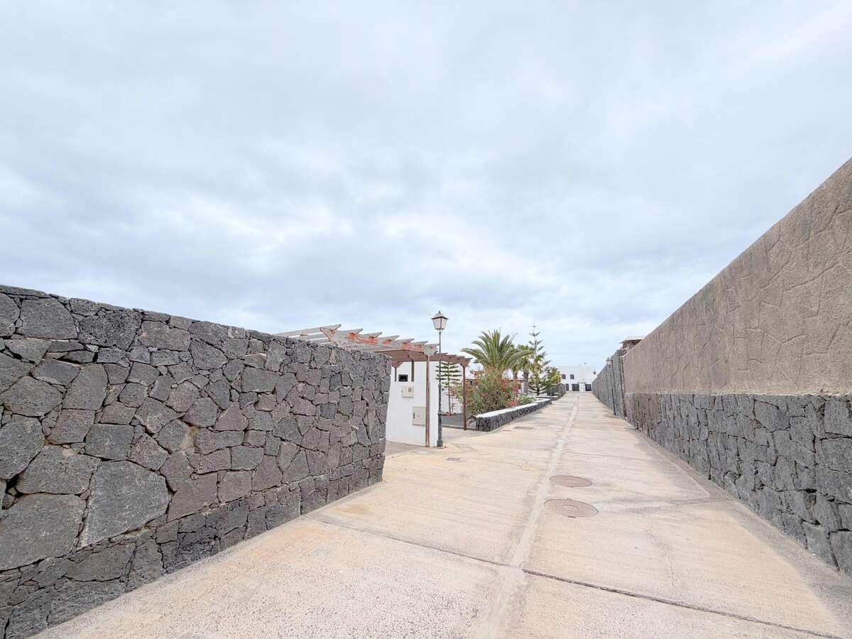 2 bedroom Finca/Country House for sale in Playa Blanca with pool garage - € 340,000 (Ref: 9815391)