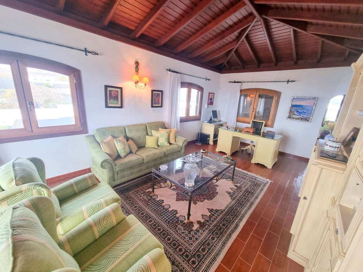 4 bedroom Finca/Country House for sale in Macher with garage - € 800,000 (Ref: 9824577)