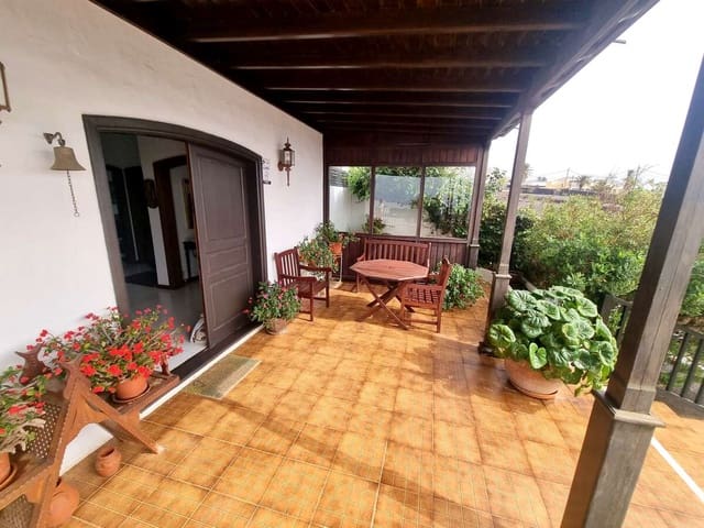 4 bedroom Finca/Country House for sale in Macher, Tías with garage - € 800,000 (Ref: 9824577)