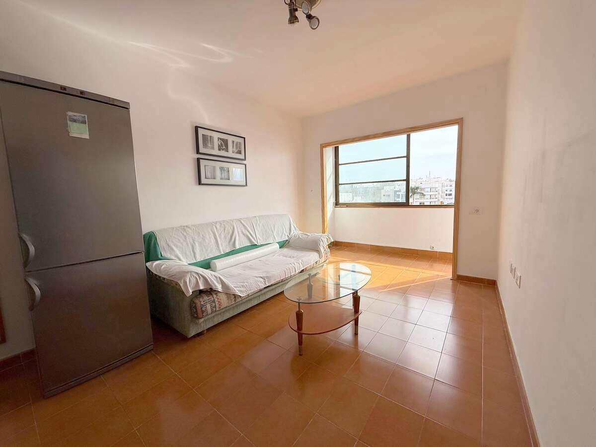 2 bedroom Flat for sale in Arrecife - € 180,000 (Ref: 9833157)