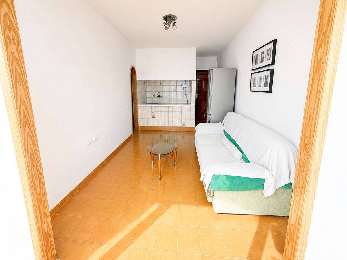 2 bedroom Flat for sale in Arrecife - € 180,000 (Ref: 9833157)