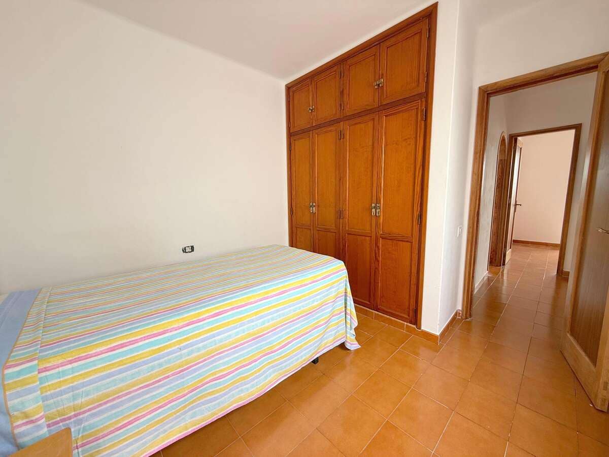 2 bedroom Flat for sale in Arrecife - € 180,000 (Ref: 9833157)