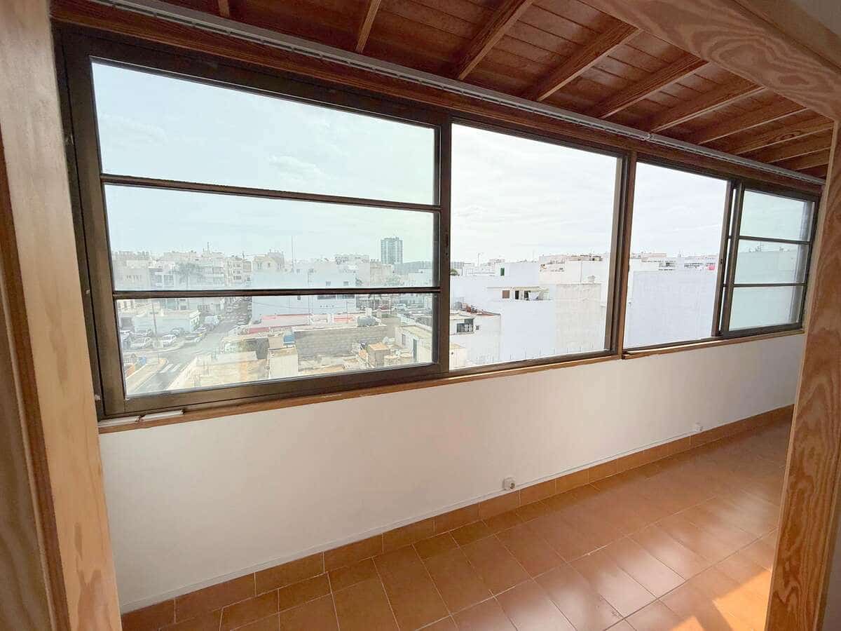 2 bedroom Flat for sale in Arrecife - € 180,000 (Ref: 9833157)