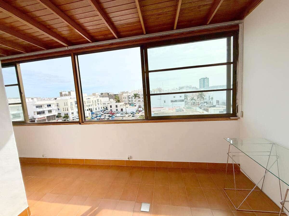 2 bedroom Flat for sale in Arrecife - € 180,000 (Ref: 9833157)