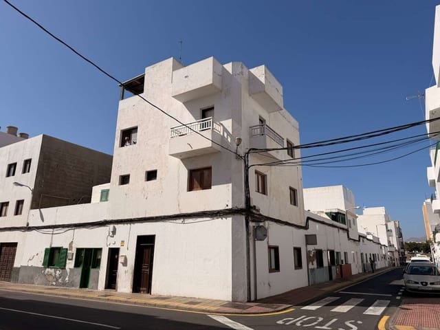 Local Comercial en Arrecife en venta - 280.000 € (Ref: 9835064)