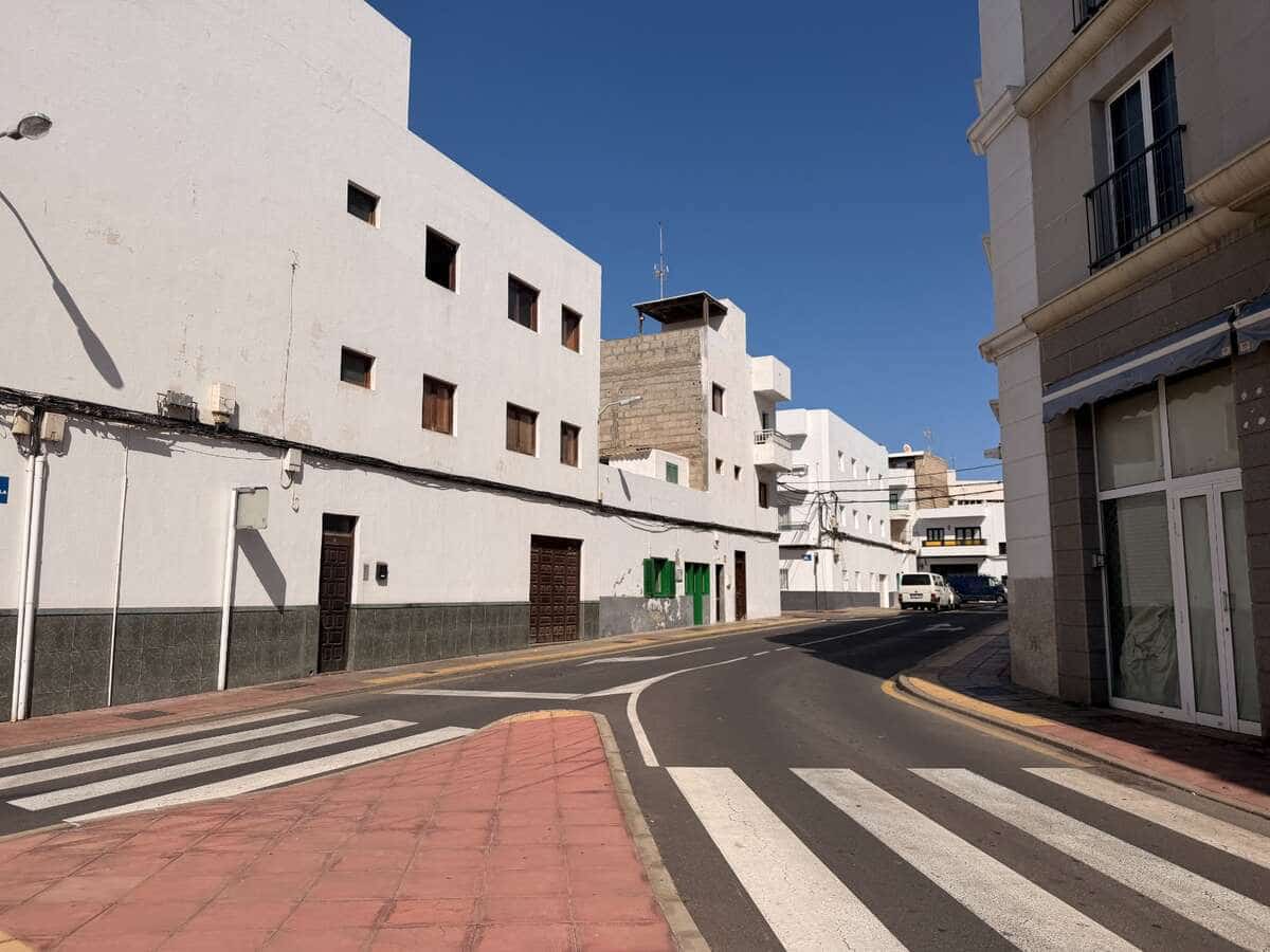 Local Comercial en Arrecife en venta - 280.000 € (Ref: 9835064)