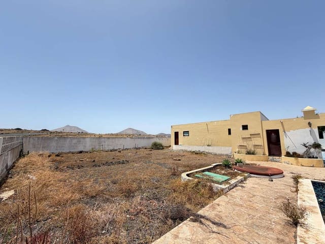 4 chambre Finca/Maison de Campagne à vendre à Guime, San Bartolomé avec piscine garage - 600 000 € (Ref: 9858998)