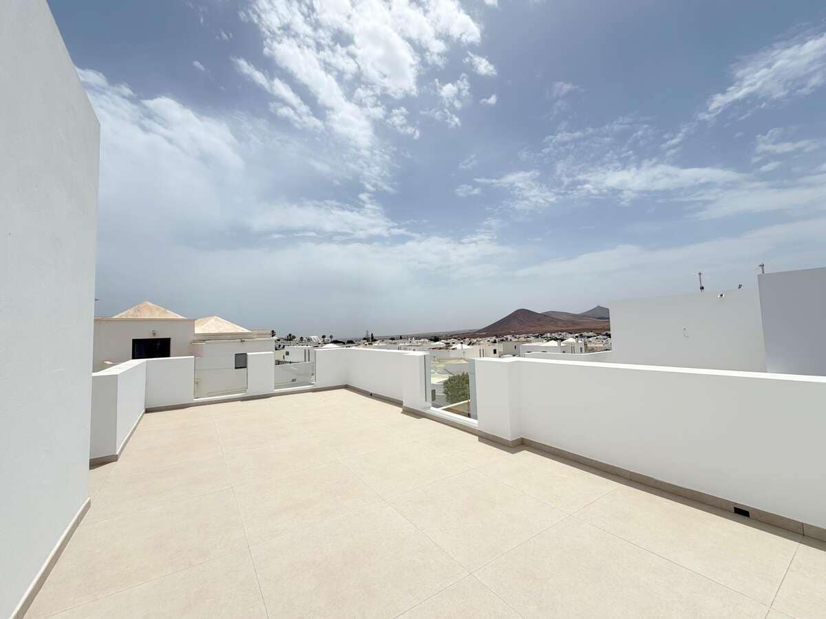 3 bedroom Villa for sale in Tahiche with garage - € 390,000 (Ref: 9863910)