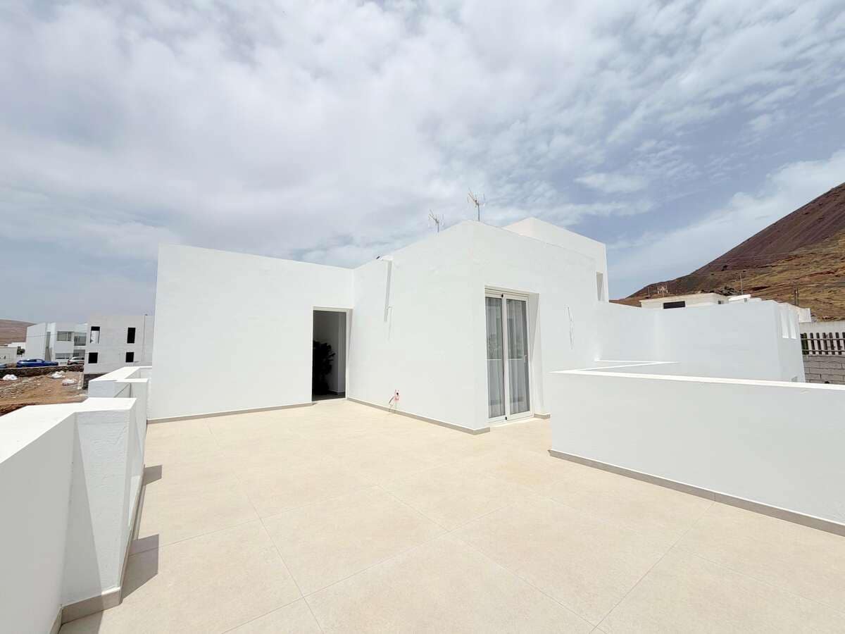 3 bedroom Villa for sale in Tahiche with garage - € 390,000 (Ref: 9863910)