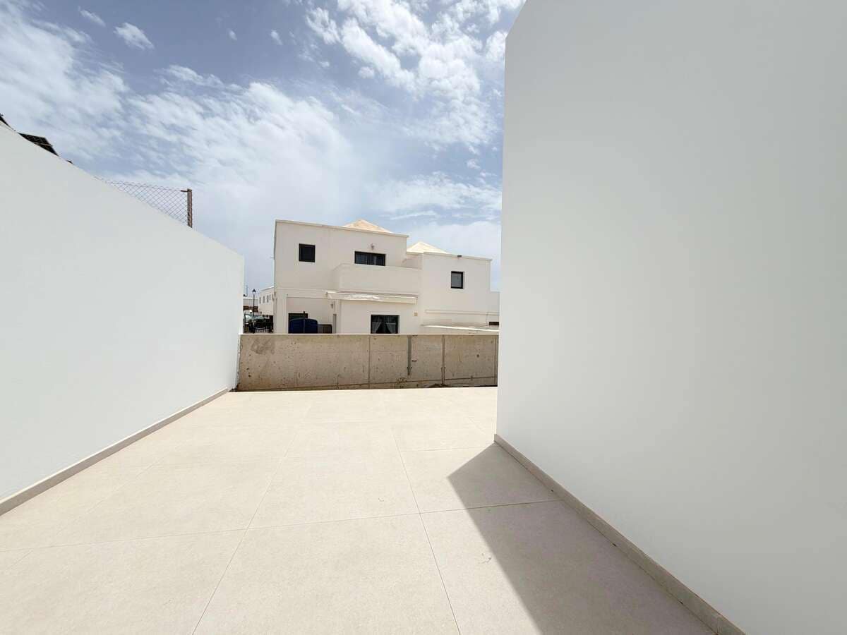 3 bedroom Villa for sale in Tahiche with garage - € 390,000 (Ref: 9863910)