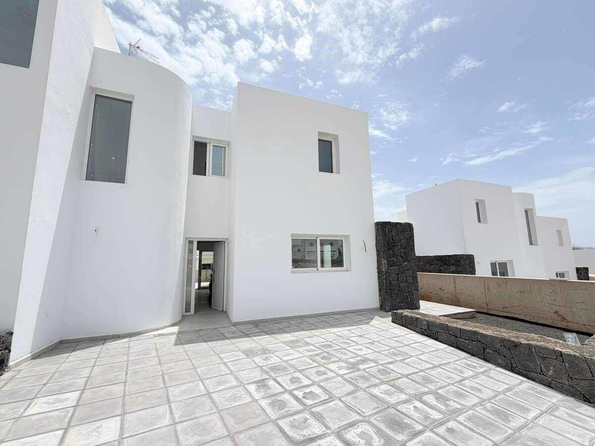 3 bedroom Villa for sale in Tahiche with garage - € 390,000 (Ref: 9863910)