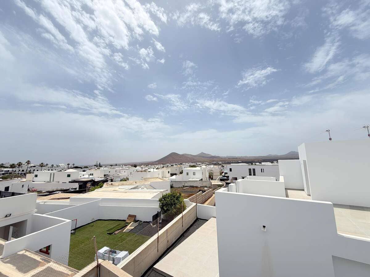 3 bedroom Villa for sale in Tahiche with garage - € 390,000 (Ref: 9863910)