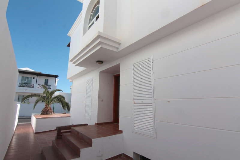 3 slaapkamer Villa te huur in Puerto del Carmen met garage - € 2.150 (Ref: 9872859)
