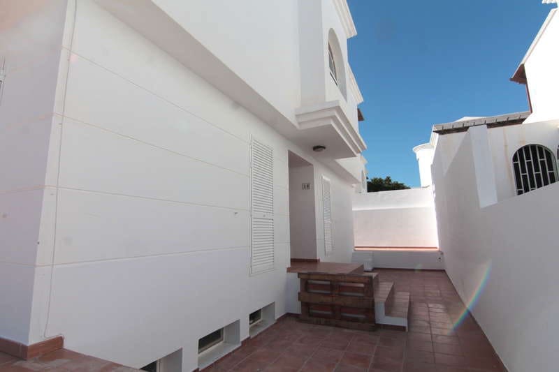 3 slaapkamer Villa te huur in Puerto del Carmen met garage - € 2.150 (Ref: 9872859)