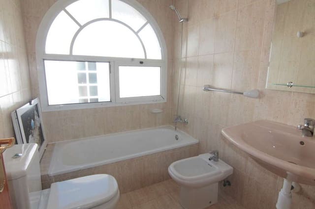 3 slaapkamer Villa te huur in Puerto del Carmen, Tías met garage - € 2.150 (Ref: 9872859)
