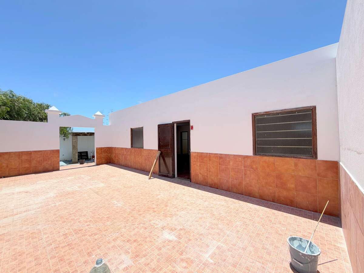4 soverom Finca/Herregård til salgs i Guime med svømmebasseng garasje - € 600 000 (Ref: 9891488)