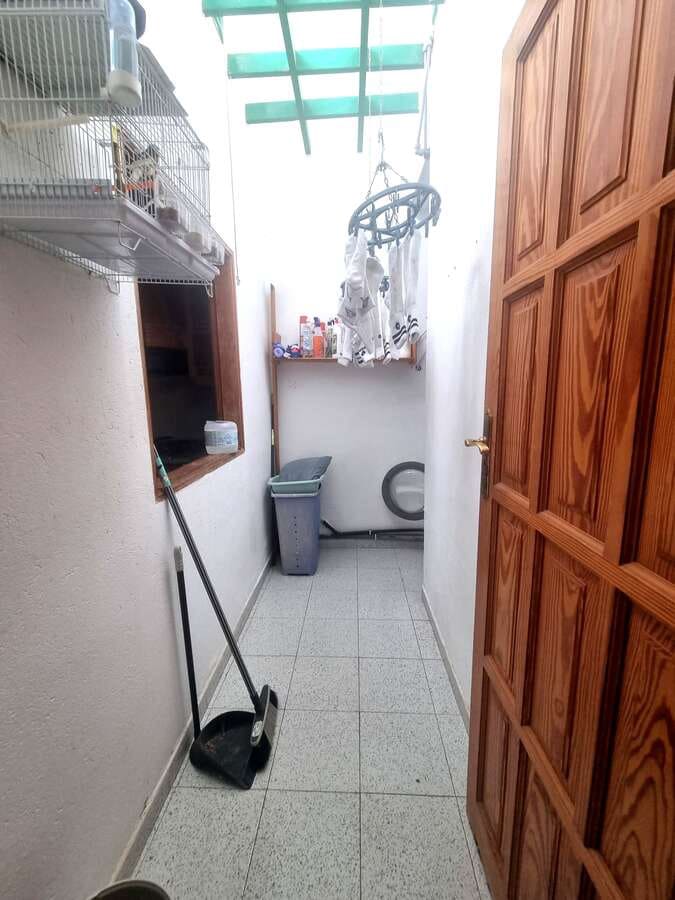 4 bedroom Finca/Country House for sale in Arrecife with garage - € 280,000 (Ref: 9921589)