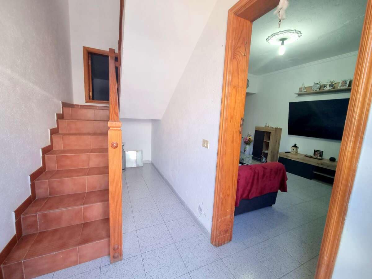 4 bedroom Finca/Country House for sale in Arrecife with garage - € 280,000 (Ref: 9921589)