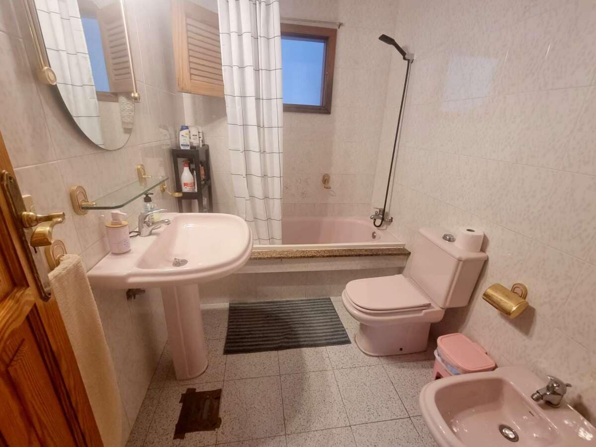 4 bedroom Finca/Country House for sale in Arrecife with garage - € 280,000 (Ref: 9921589)