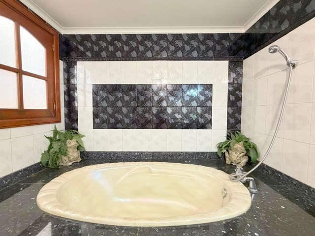 5 soverom Finca/Herregård til salgs i Arrecife med garasje - € 750 000 (Ref: 9996536)