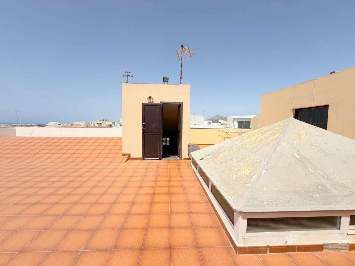 5 soveværelse Finca/Landehus til salg i Arrecife med garage - € 750.000 (Ref: 9996536)