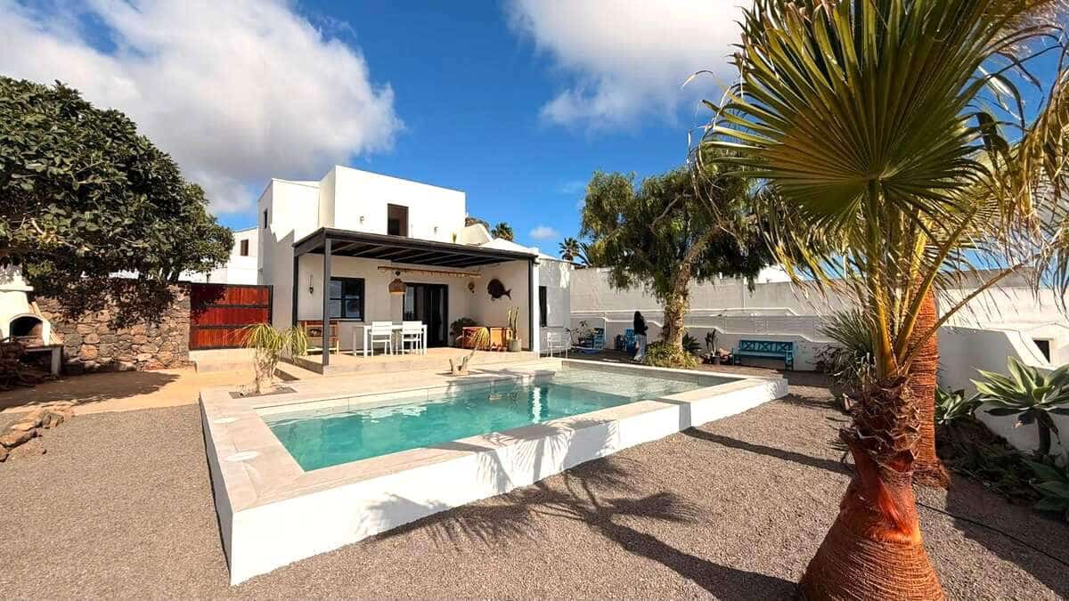 2 slaapkamer Villa te koop in Guime met zwembad garage - € 599.000 (Ref: 9997814)