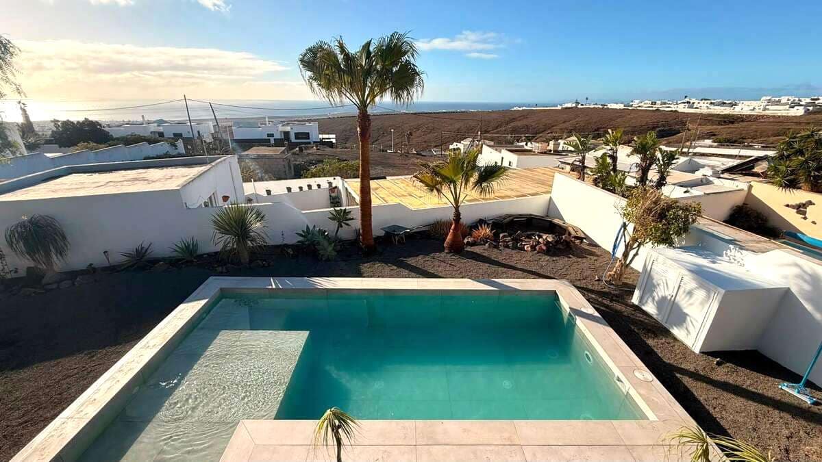 2 slaapkamer Villa te koop in Guime met zwembad garage - € 599.000 (Ref: 9997814)
