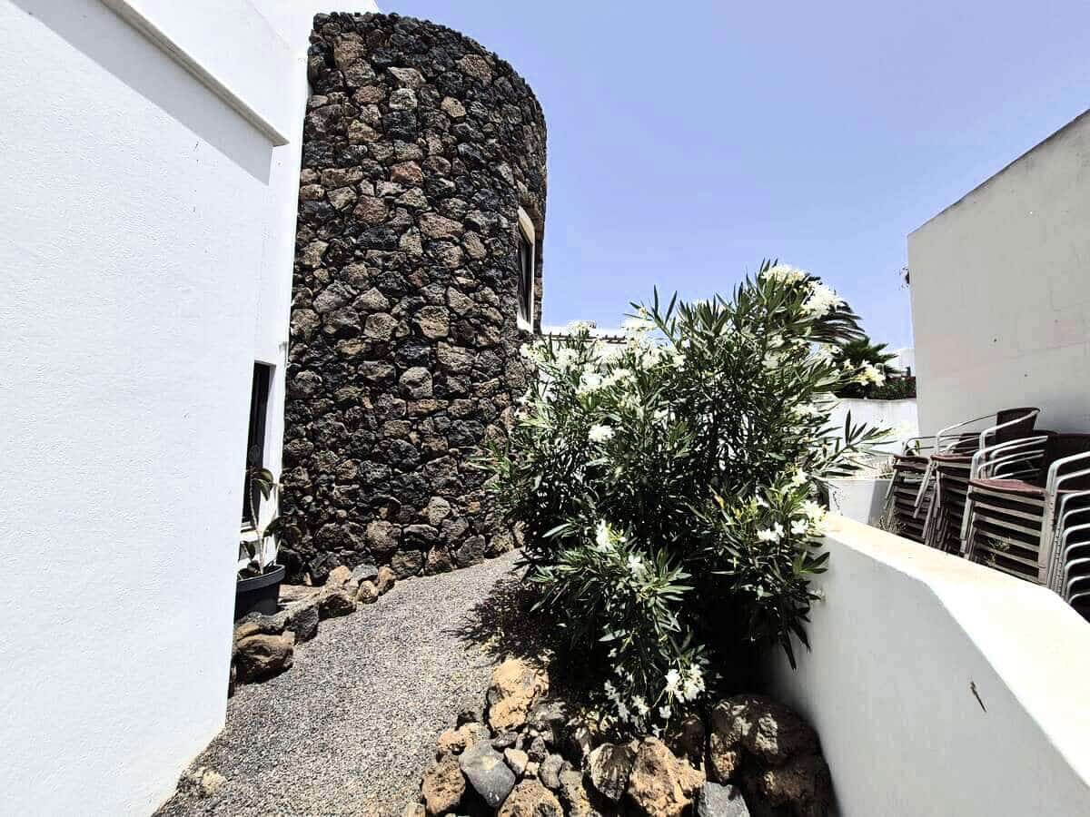 2 slaapkamer Villa te koop in Guime met zwembad garage - € 599.000 (Ref: 9997814)