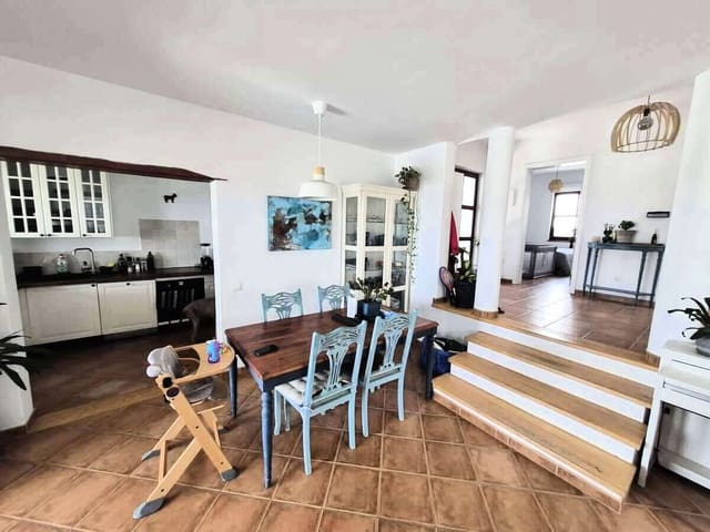 2 chambre Villa/Maison à vendre à Guime, San Bartolomé avec piscine garage - 599 000 € (Ref: 9997814)