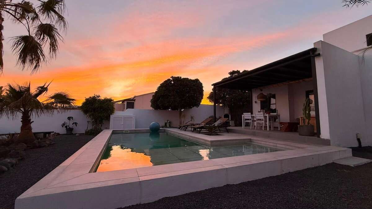 2 slaapkamer Villa te koop in Guime met zwembad garage - € 599.000 (Ref: 9997814)