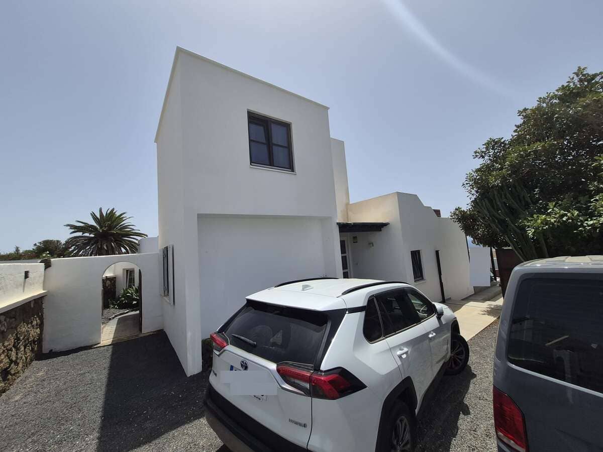 2 slaapkamer Villa te koop in Guime met zwembad garage - € 599.000 (Ref: 9997814)