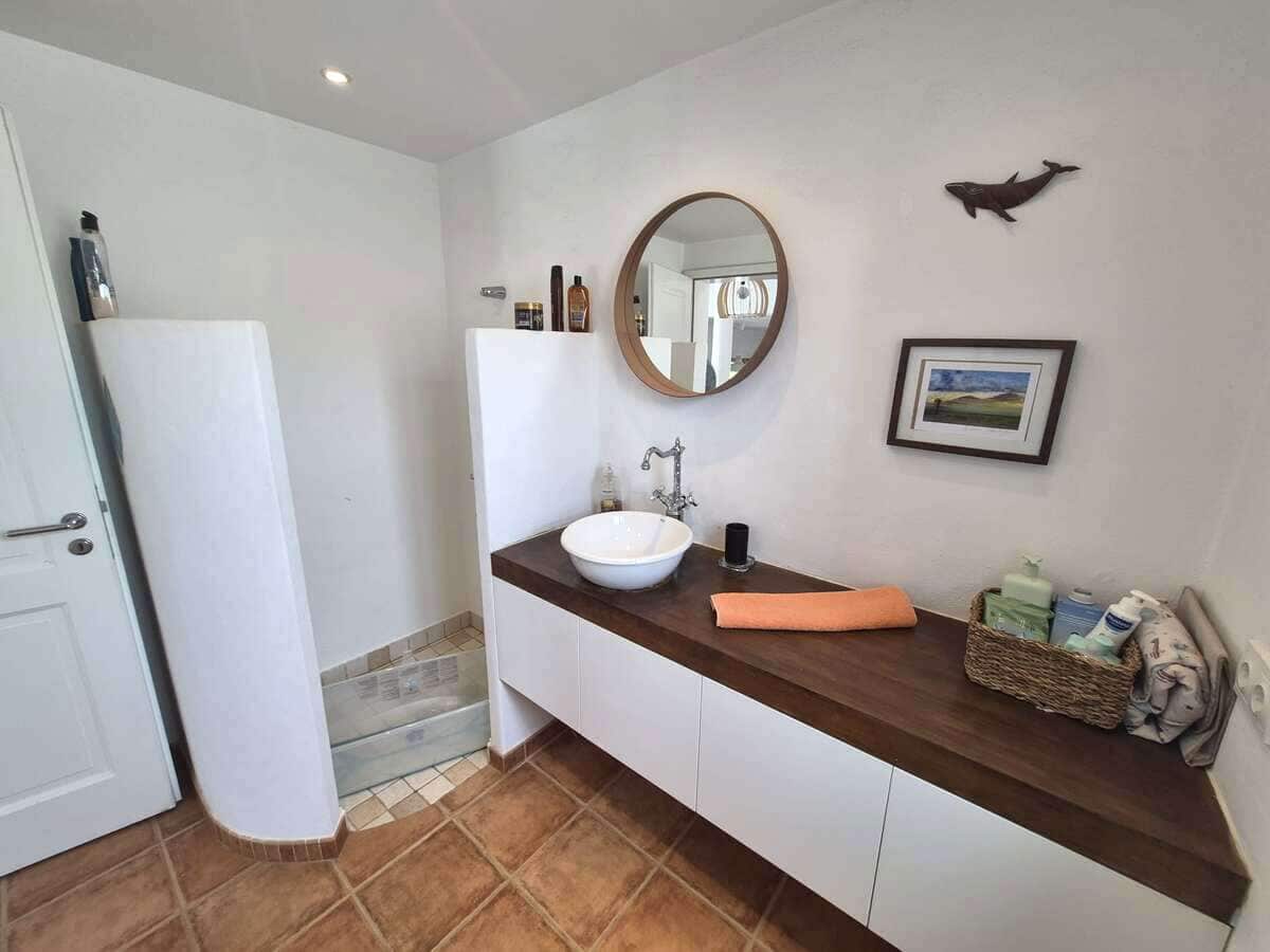2 slaapkamer Villa te koop in Guime met zwembad garage - € 599.000 (Ref: 9997814)