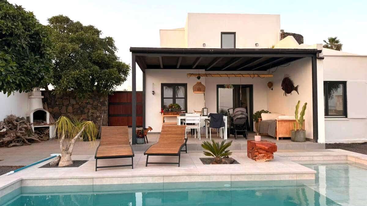 2 slaapkamer Villa te koop in Guime met zwembad garage - € 599.000 (Ref: 9997814)