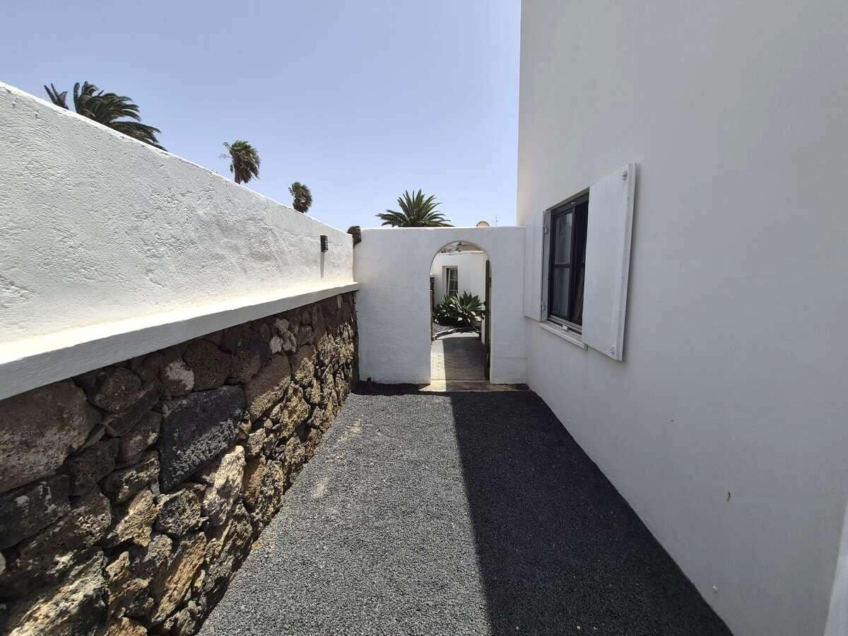2 slaapkamer Villa te koop in Guime met zwembad garage - € 599.000 (Ref: 9997814)