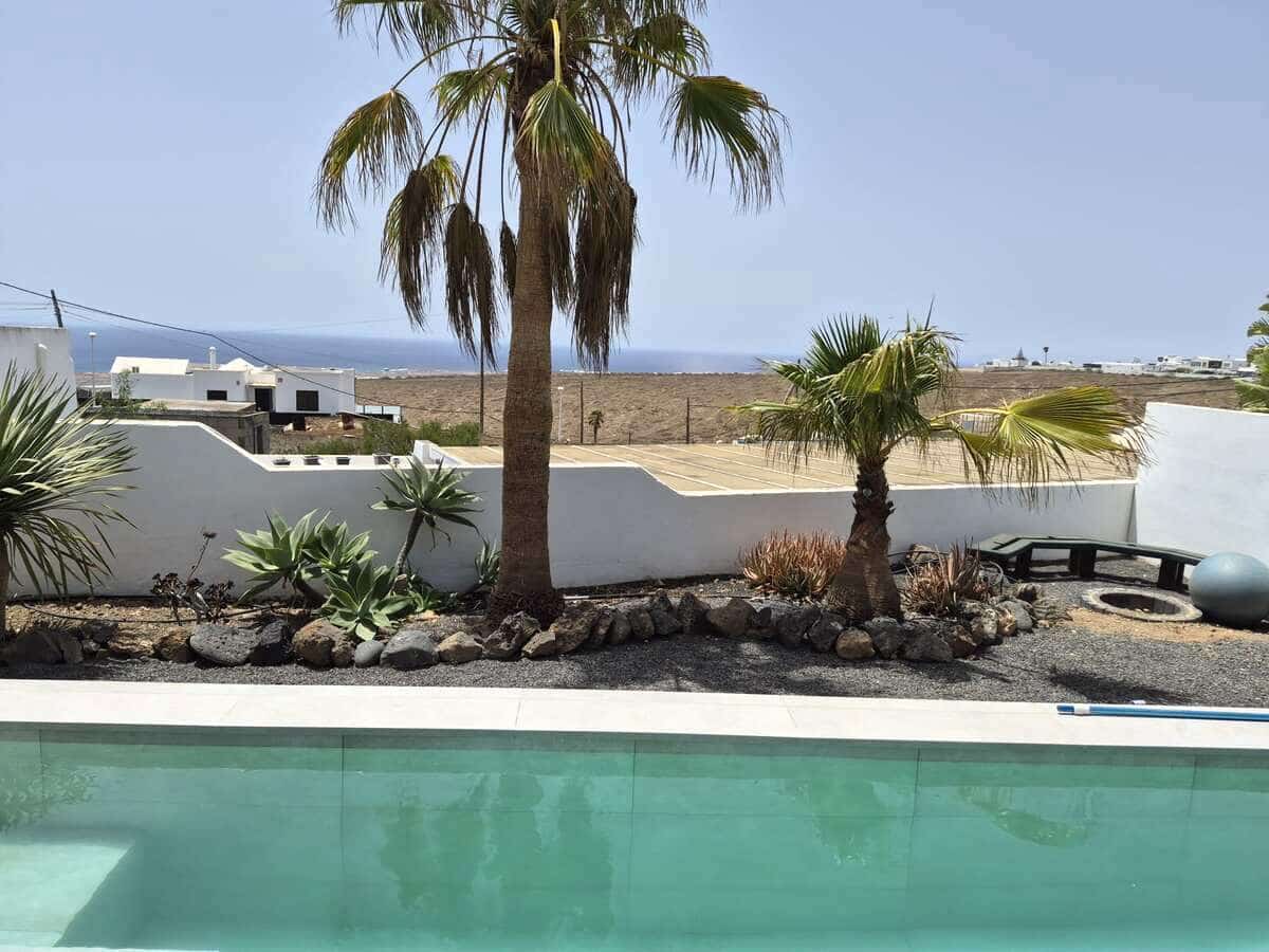 2 slaapkamer Villa te koop in Guime met zwembad garage - € 599.000 (Ref: 9997814)