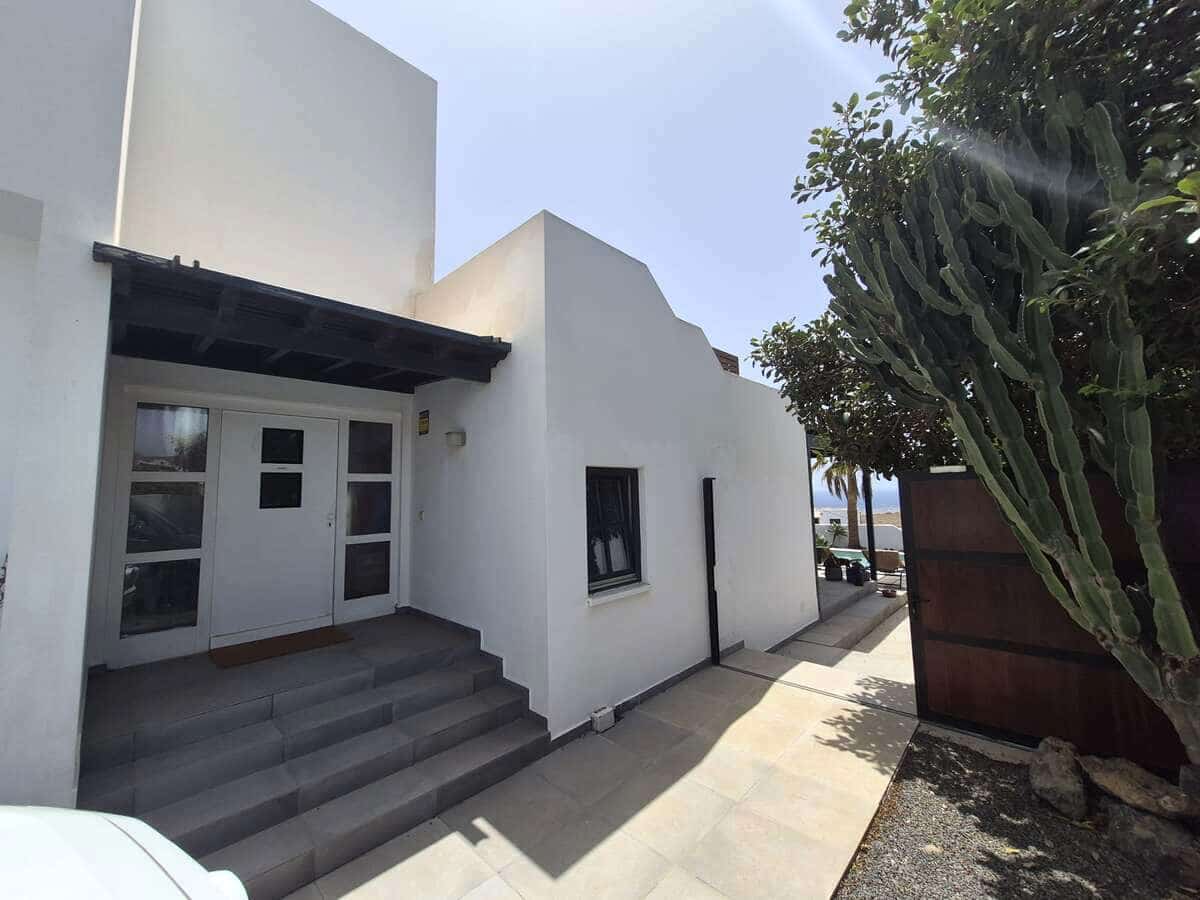 2 slaapkamer Villa te koop in Guime met zwembad garage - € 599.000 (Ref: 9997814)