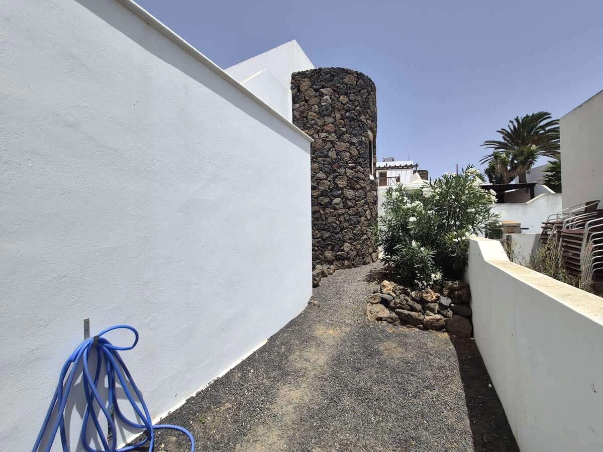 2 slaapkamer Villa te koop in Guime met zwembad garage - € 599.000 (Ref: 9997814)