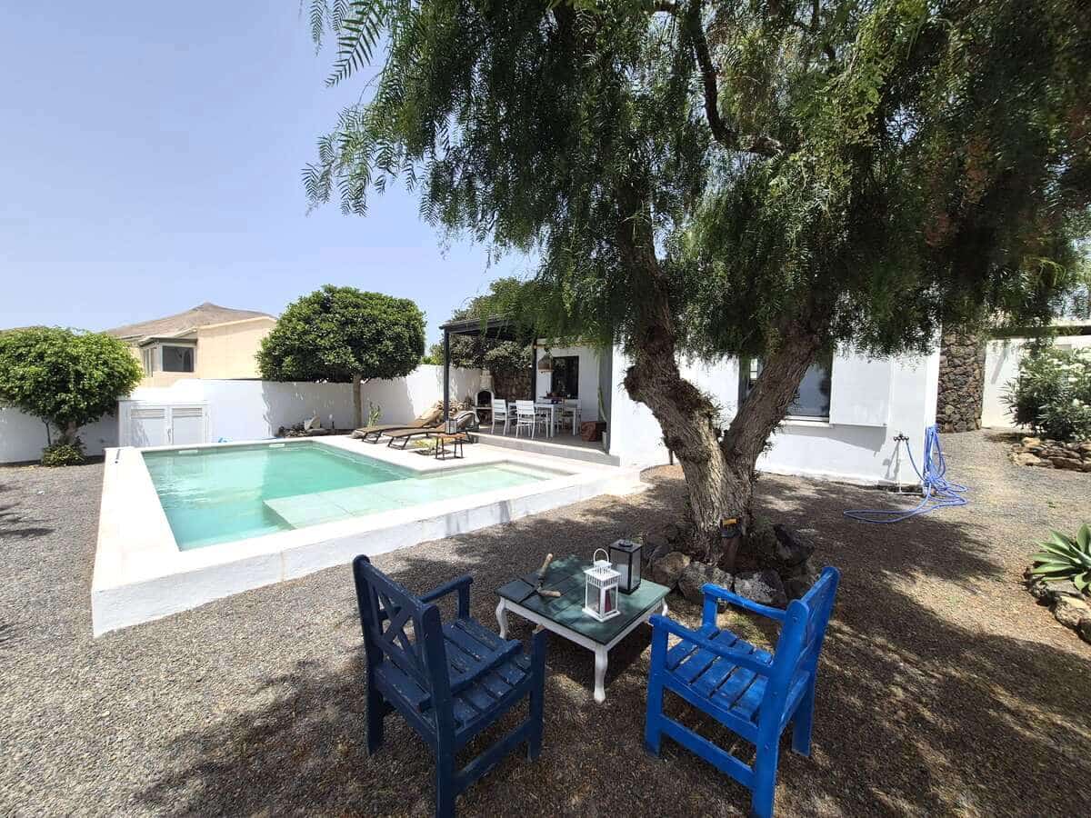 2 slaapkamer Villa te koop in Guime met zwembad garage - € 599.000 (Ref: 9997814)