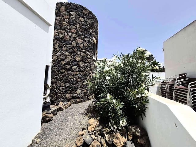 2 Zimmer Villa zu verkaufen in Guime, San Bartolomé mit Pool Garage - 575.000 € (Ref: 9997814)