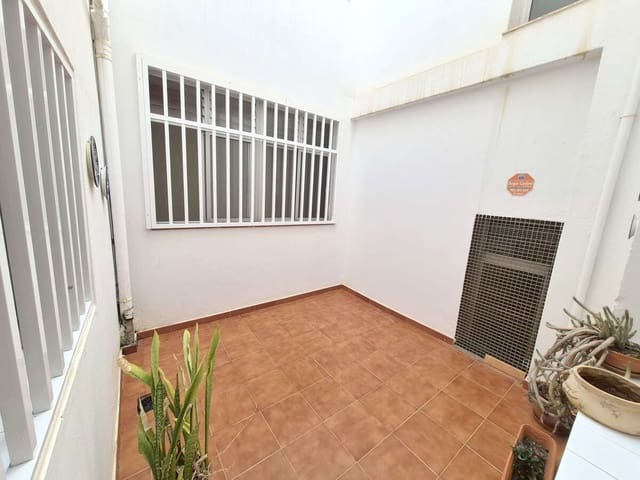 3 slaapkamer Flat te koop in Arrecife met garage - € 278.000 (Ref: 9997815)
