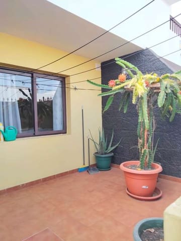 3 slaapkamer Halfvrijstaande villa te koop in Arrecife - € 260.000 (Ref: 9999497)
