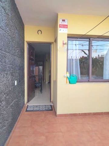 3 slaapkamer Halfvrijstaande villa te koop in Arrecife - € 260.000 (Ref: 9999497)