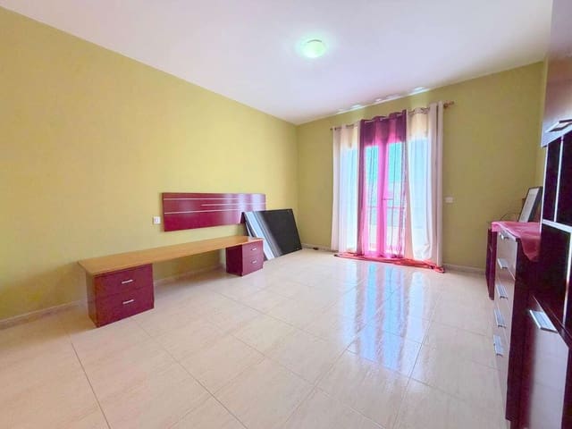 3 slaapkamer Halfvrijstaande villa te koop in Arrecife - € 260.000 (Ref: 9999497)