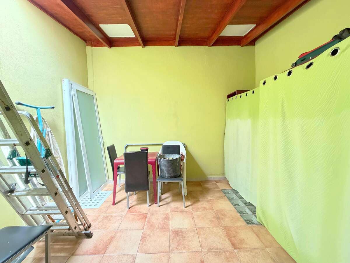 3 slaapkamer Halfvrijstaande villa te koop in Arrecife - € 260.000 (Ref: 9999497)